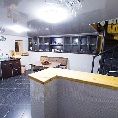 Nikas Apartment Тбилиси Екстериор снимка