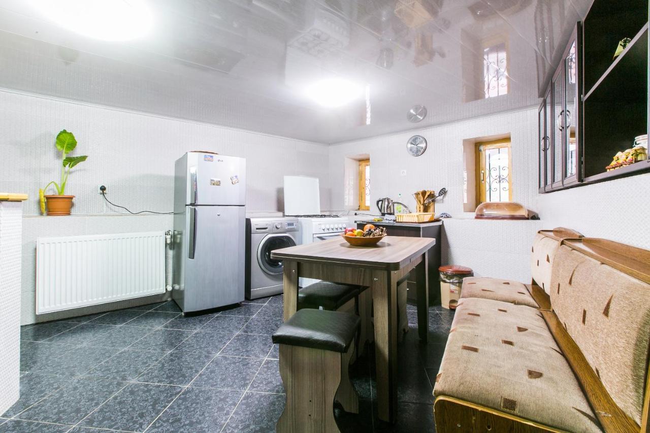 Nikas Apartment Тбилиси Екстериор снимка