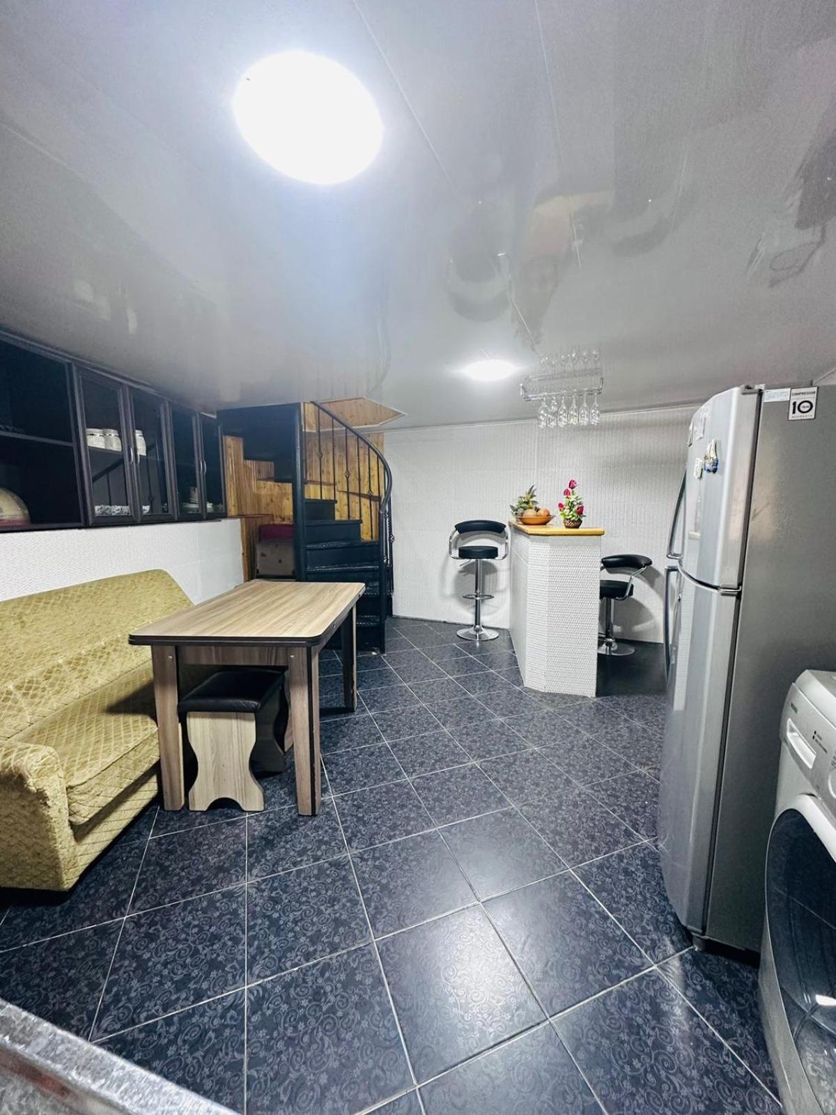 Nikas Apartment Тбилиси Екстериор снимка
