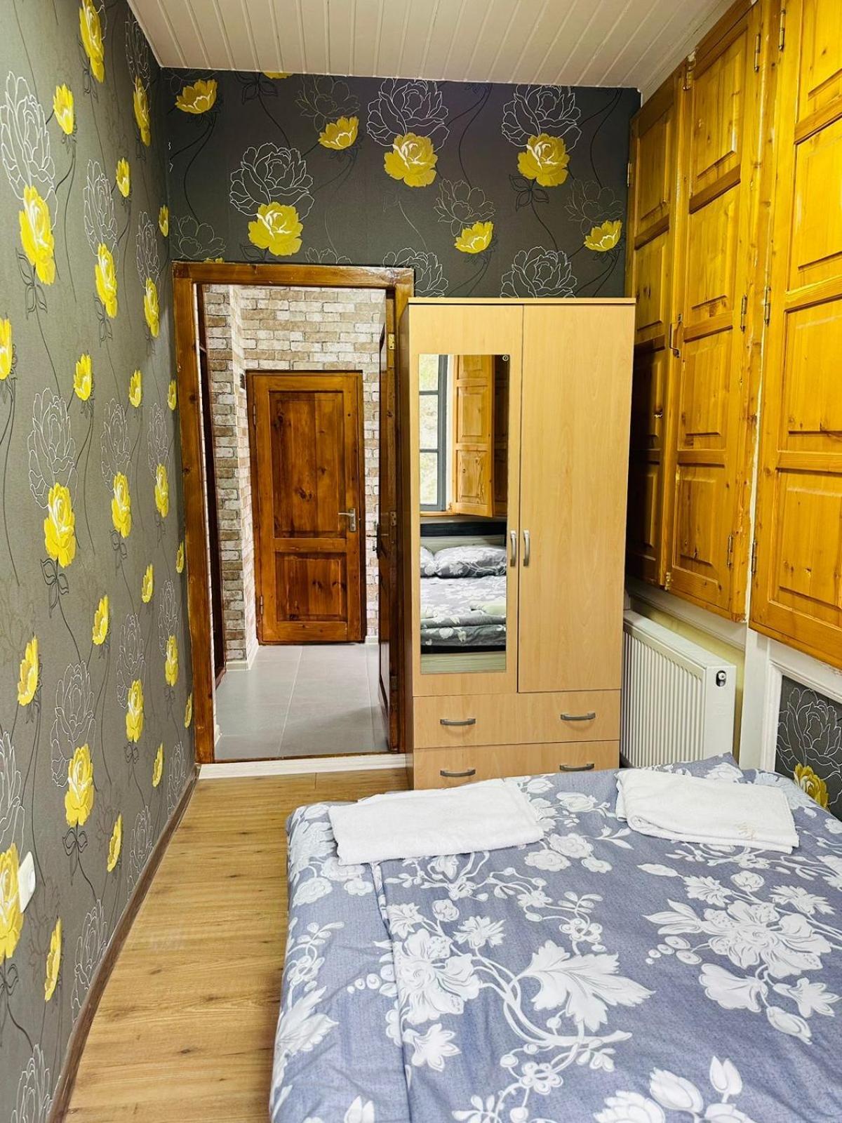 Nikas Apartment Тбилиси Екстериор снимка