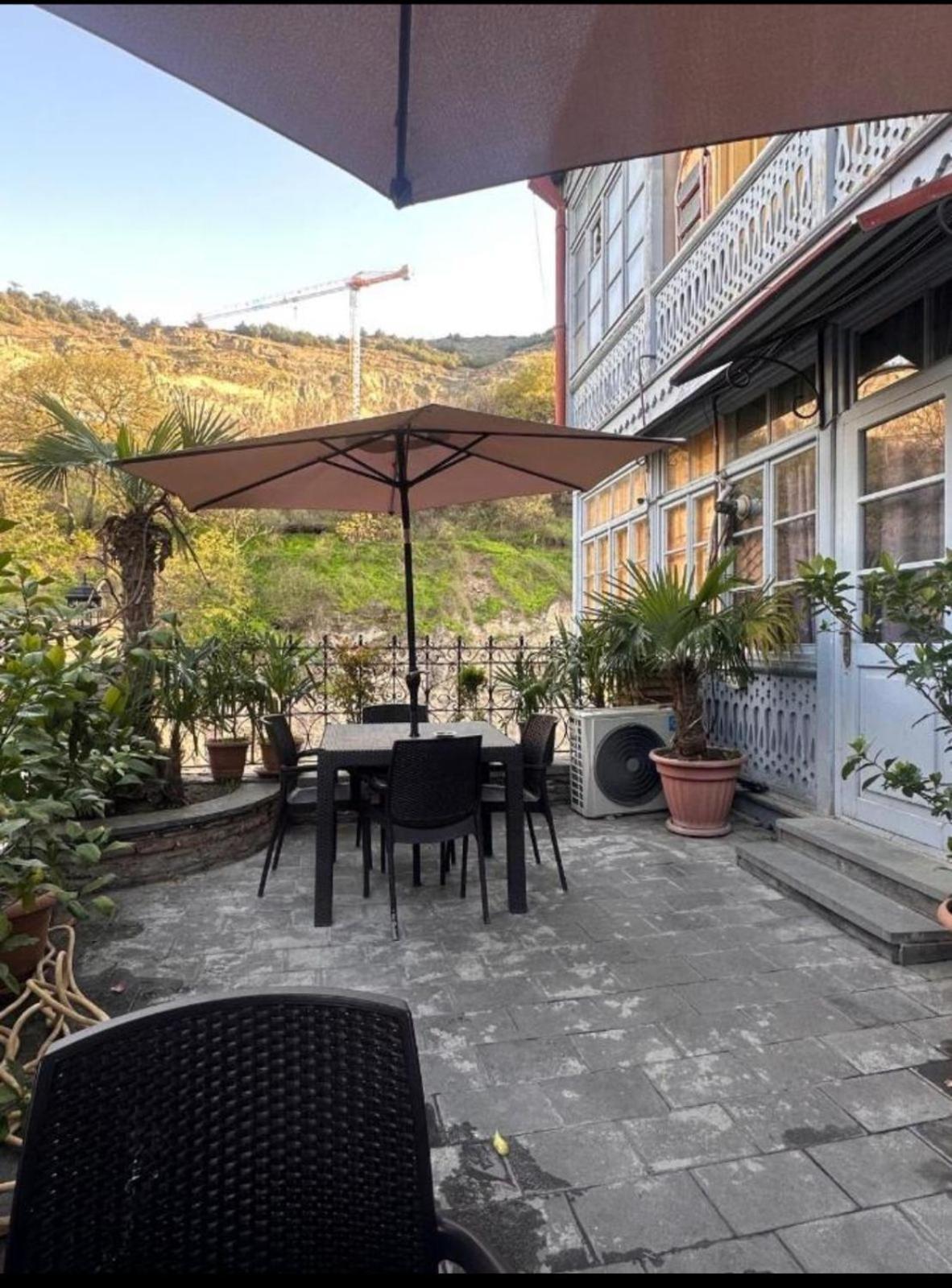 Nikas Apartment Тбилиси Екстериор снимка